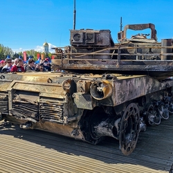 В Германии похвалили Путина за согнутое дуло трофейного танка