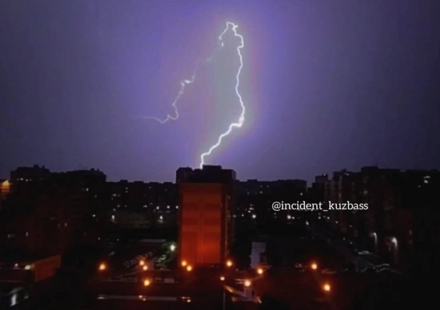 Надпись кузбасс в кемерово с набережной. Пожары ленинск кузнецкий. Обнинск метеовышка ночью горит. Город новокузнецк. Кирова кемерово ночь.