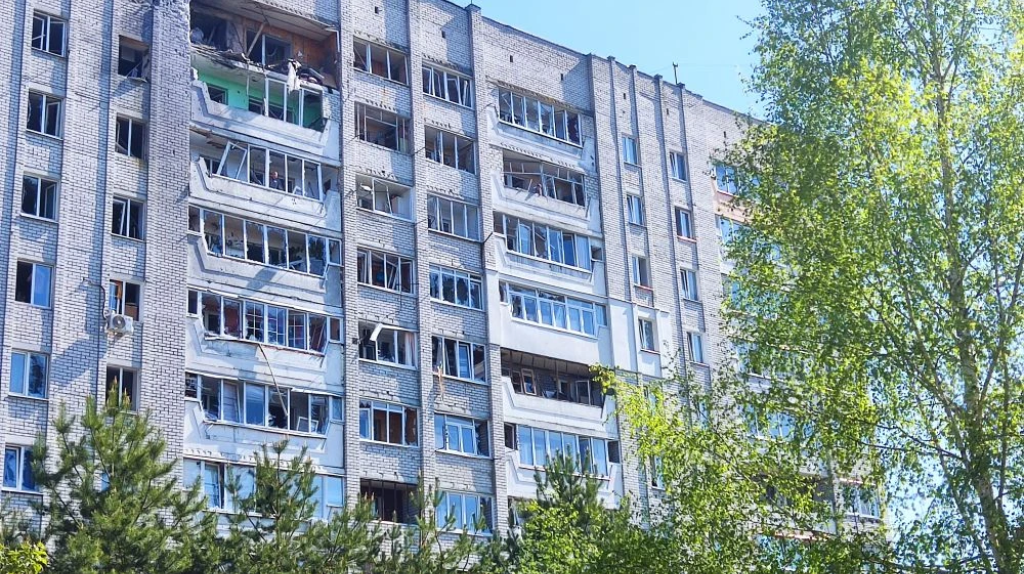 Дроны ВСУ ударили ночью по домам в микрорайоне Автозаводец в Брянске