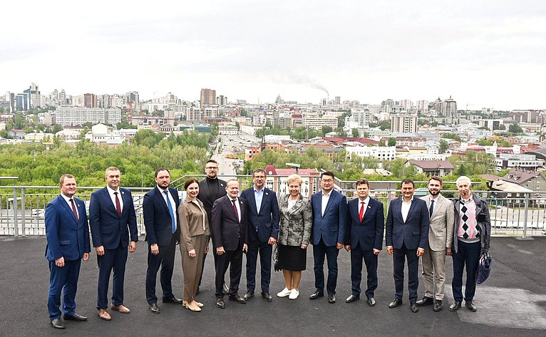 Сенаторы посетили парк в Барнауле в рамках рабочей поездки в Алтайский край