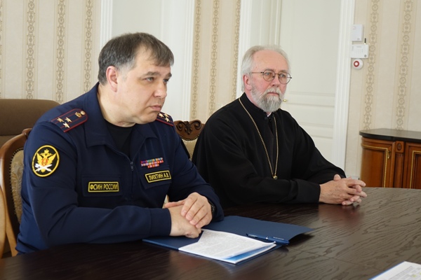 В епархиальном управлении прошла рабочая встреча начальника УФСИН России по Саратовской области Андрея Лихтина и митрополита Саратовского и Вольского Игнатия 