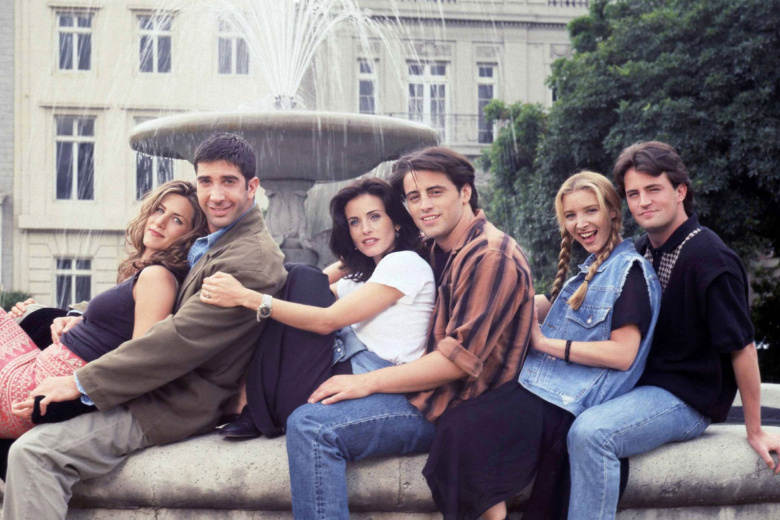Дженнифер Энистон, Дэвид Швиммер, Кортни Кокс, Мэтт Леблан, Лиза Кудроу и Мэттью Перри.в «Друзьях». Первый сезон 1994–1995 гг.