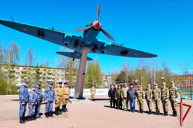 В Санкт-Петербурге сотрудники и ветераны вневедомственной охраны приняли участие в автопробеге «Сыны Великой Победы»
