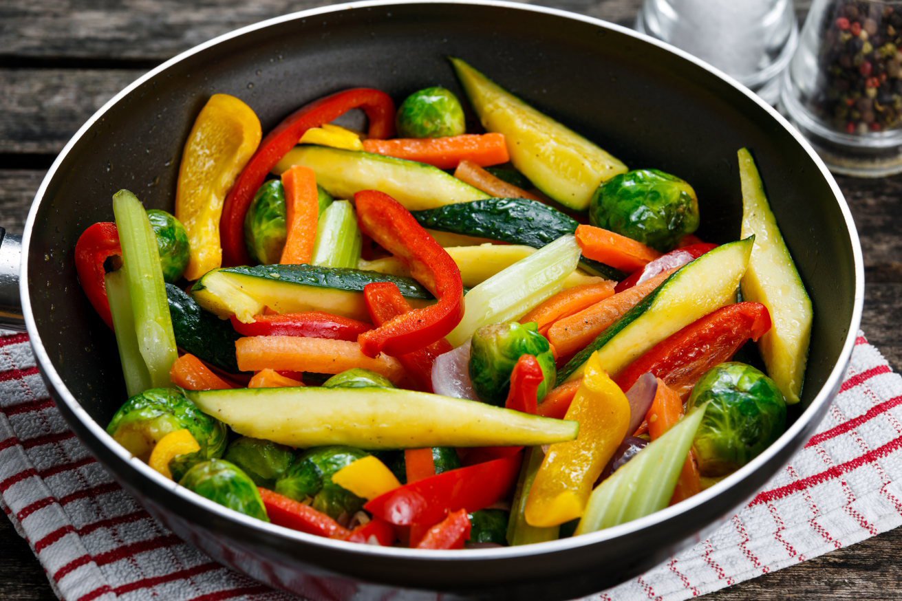 Видео как приготовить овощи. Овощ. Приготовленные овощи. Обжаренные овощи. Овощи на сковороде.