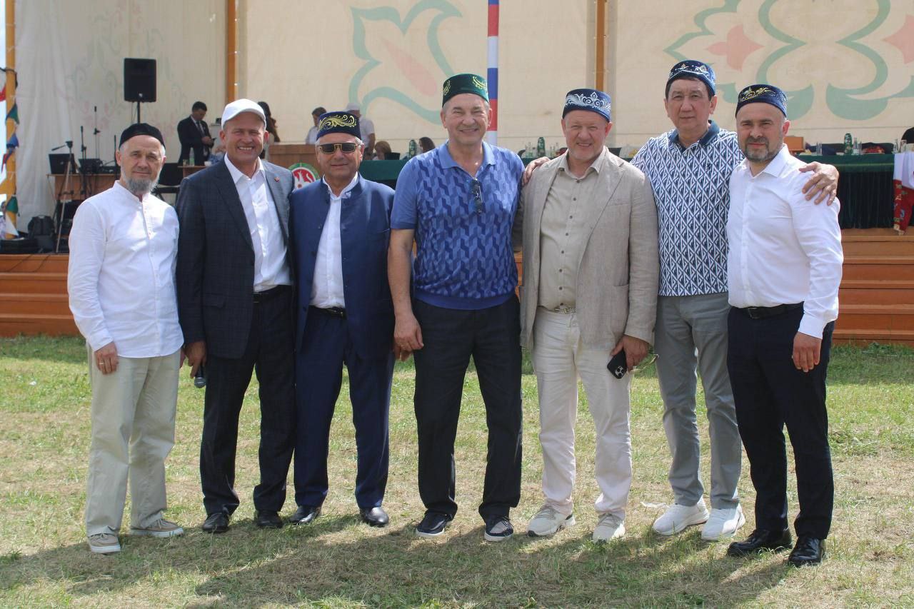 Владислав Третьяк (в центре)