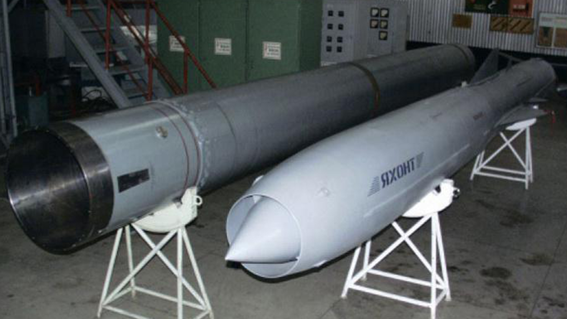 калибр крылатая 3м 14э ракета. оникс противокорабельная ракета гиперзвуковая. калибр крылатая ракета 3м-54э. х-28 ракета. 3м-14 калибр.