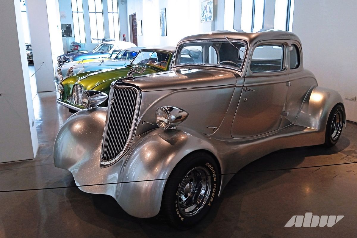 Стиль, мода и ретроавтомобили музея в испанской Малаге: часть вторая