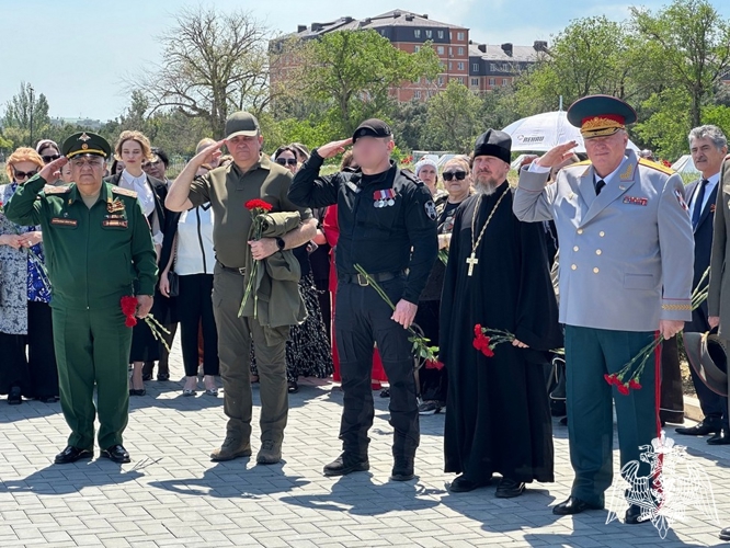 В Дагестане росгвардейцы почтили память участников Великой Отечественной войны