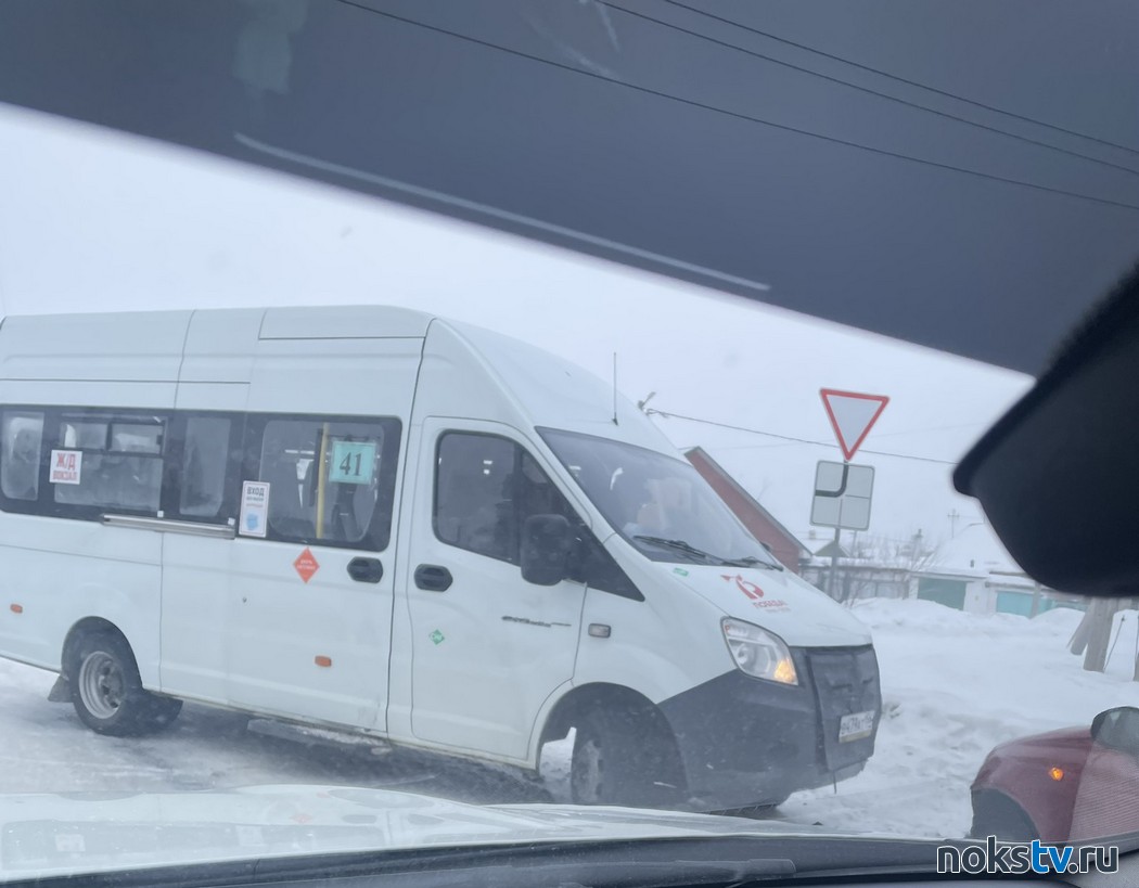 Автобус новотроицкое. Микроавтобус автобус. маршрутка. новотроицк автобус. новотроицк маршрутки до кладбища.