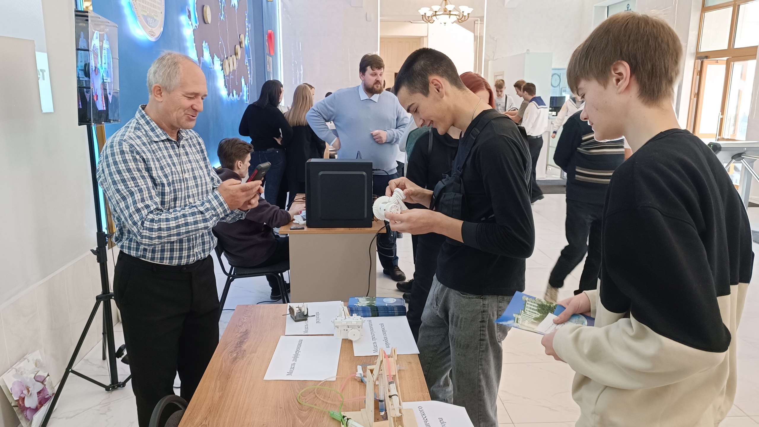 самые дорогие профессии в россии. наск колледж новосибирск. факультет гуманитарного образования нгту новосибирск. высокооплачиваемые профессии в новосибирске. колледж мид.