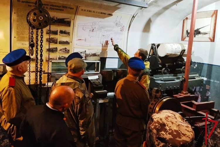 В Санкт-Петербурге сотрудники и ветераны вневедомственной охраны приняли участие в автопробеге «Сыны Великой Победы»
