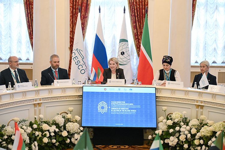 Накануне Казанская ратуша приняла представителей 19 государств, однако руководителей ведомств «десантировали» только Гвинея-Бисау, Индонезия, Мавритания и Сомали, не считая министра культуры России Ольгу Любимову