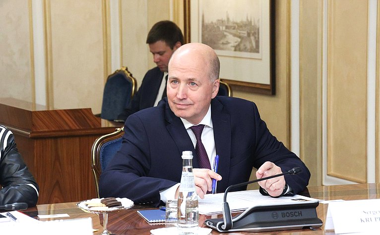 Заместитель Председателя СФ Константин Косачев провел встречу с председателем Палаты сенаторов Многонациональной законодательной ассамблеи Боливии Андронико Родригесом Ледесмой
