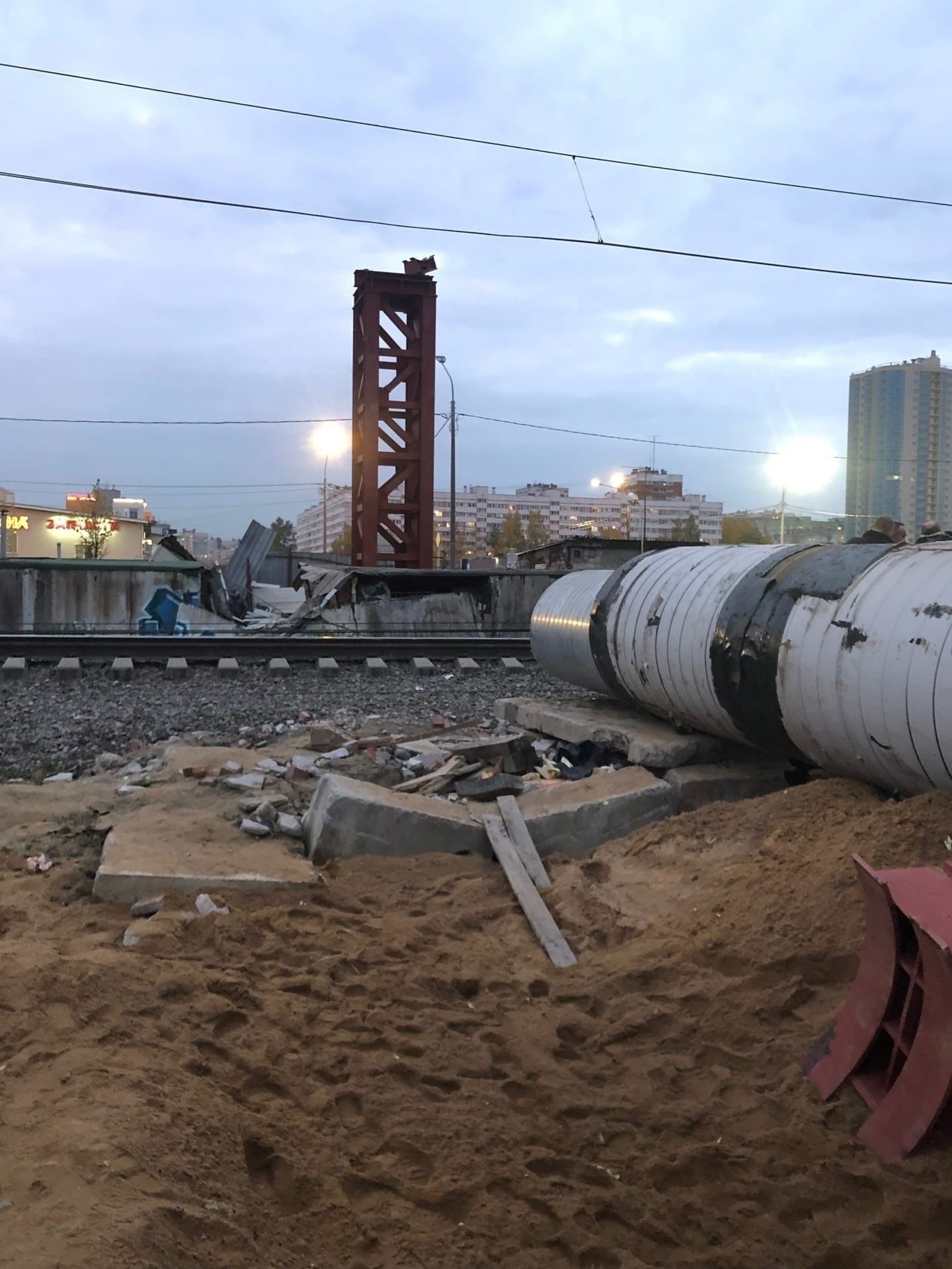 Падение трубы. Взорвали дымовую трубу. Дымовая труба gif. Труба на суздальском проспекте. Дымовые трубы тэс.