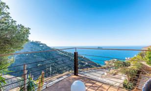 Дизайнерская вилла с фантастическим видом на море и бассейном в Бенидорме, Аликанте, Испания за 1 650 000 €