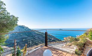 Дизайнерская вилла с фантастическим видом на море и бассейном в Бенидорме, Аликанте, Испания за 1 650 000 €