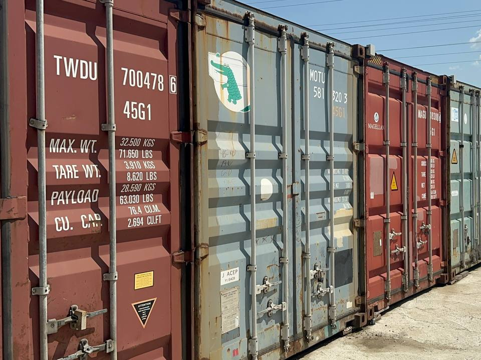 Морские контейнеры для строительства укрытий направили из Котельников участникам СВО