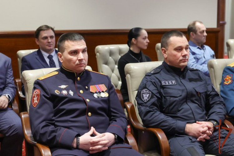 Губернатор Московской области вручил офицерам Росгвардии региональные награды