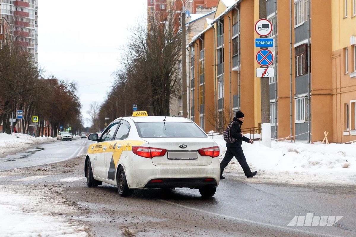 Ребенок едет в такси один: за и против. Взгляд со стороны водителей и родителей