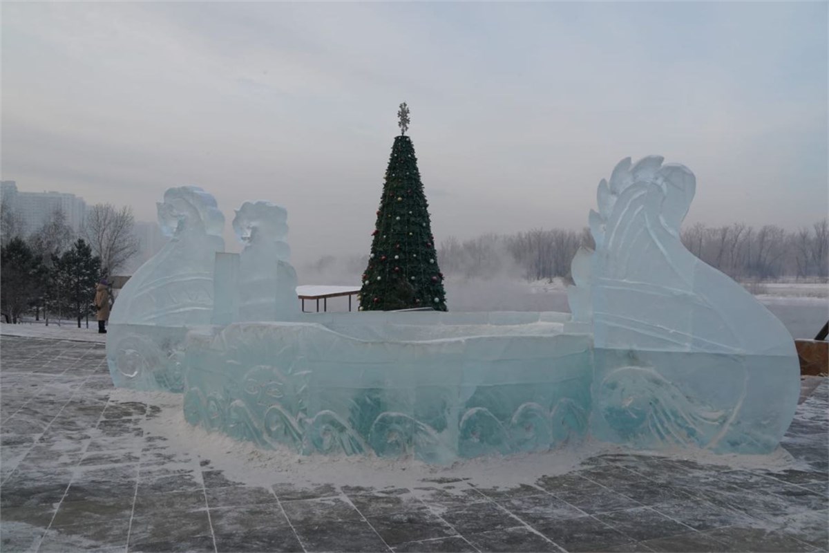 ледовый городок на набережной