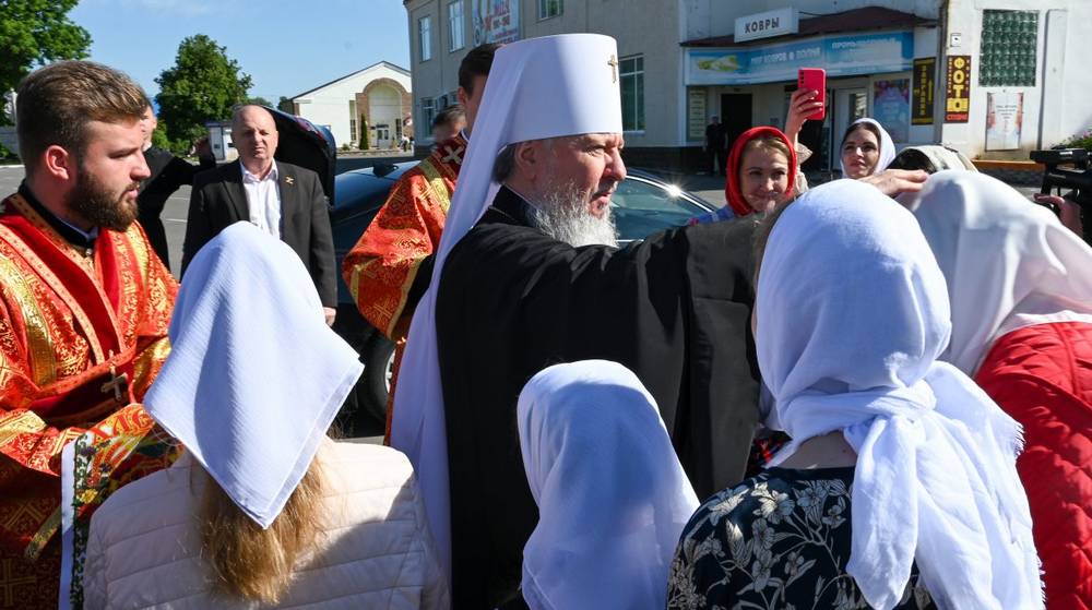 Митрополит Александр и епископ Владимир совершили Литургию в Воскресенском храме Почепа