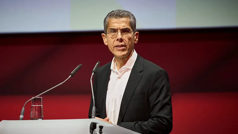 «Бавария» объявляет об уходе финансового директора Михаэля Дидериха 