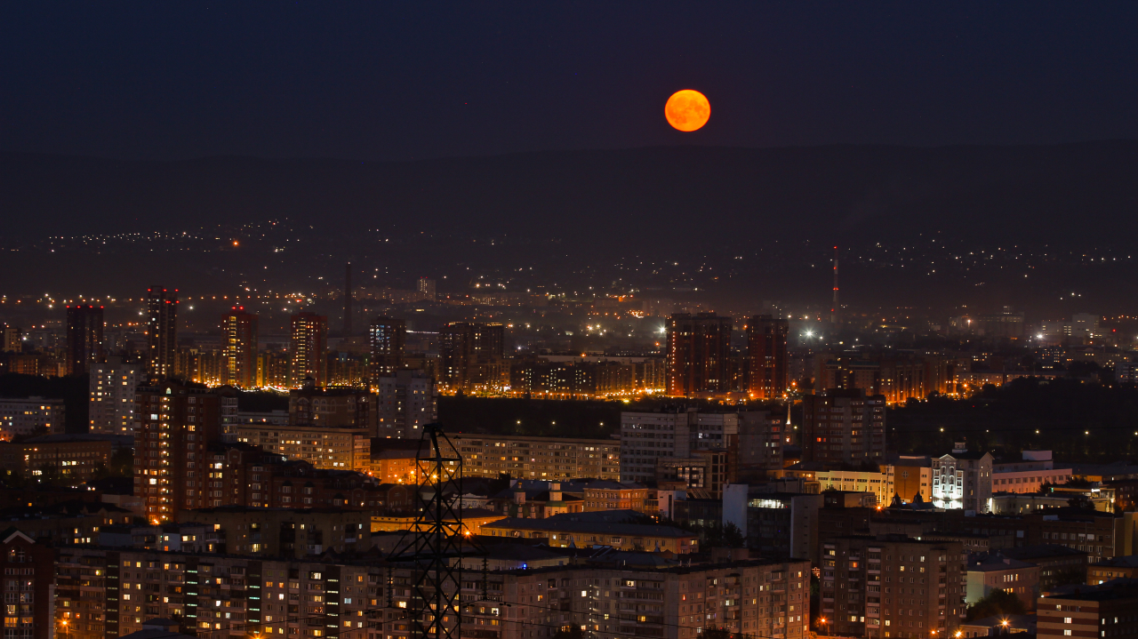 Покровская гора Красноярск ночью