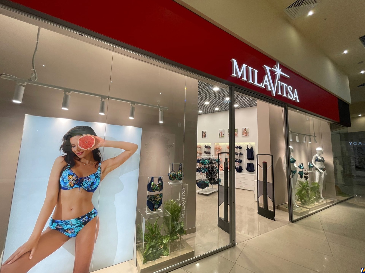 как в торговом центре капитолий найти отдел ла сенза. открытие магазина белья. магазин женского белья. скидка на нижнее белье. открытие магазина белья.