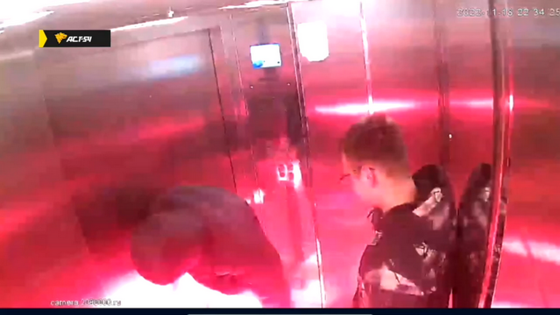 Камера в лифте. Камера видеонаблюдения в лифте. Русские инциденты видео