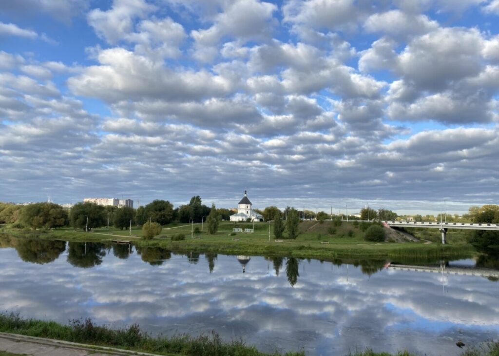 Смоленск озеро у костела