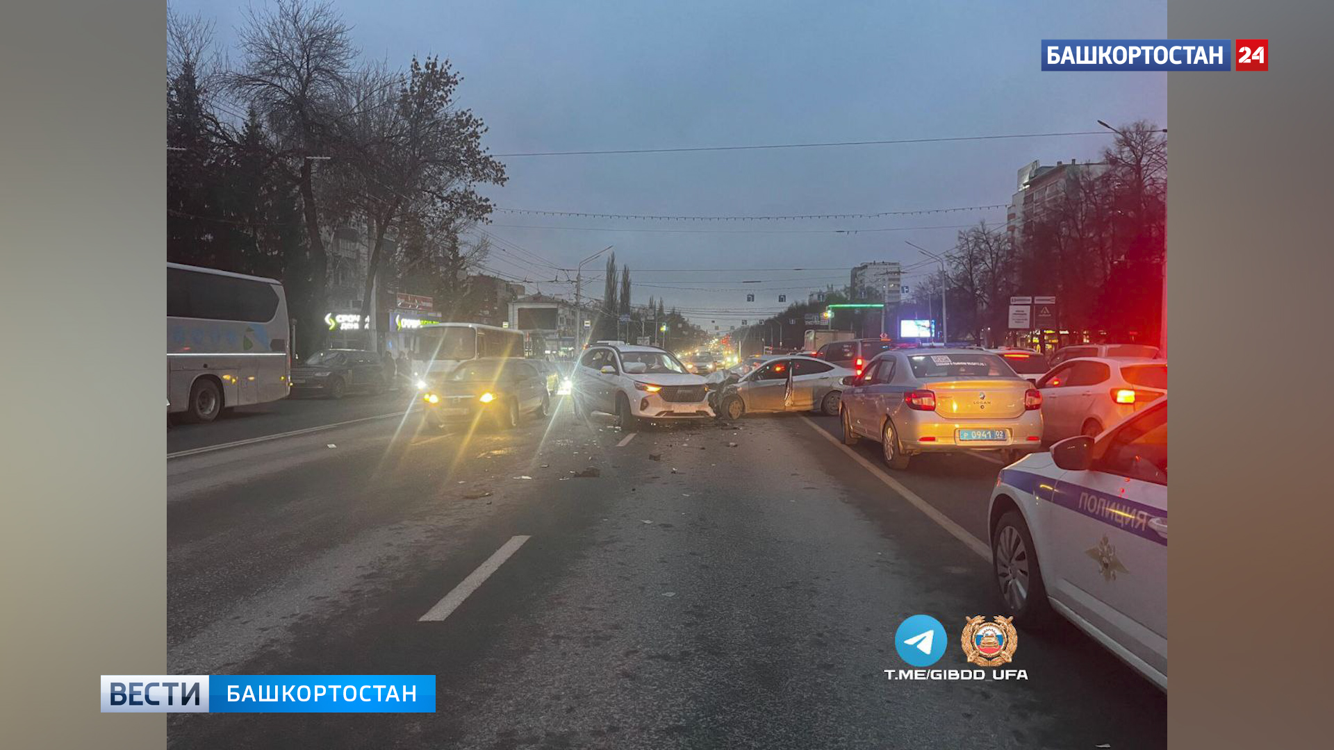 В Уфе в массовом ДТП на проспекте Октября пострадали два водителя | 3