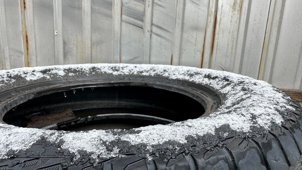 Эксперты предупредили приморцев об опасности езды на летней резине