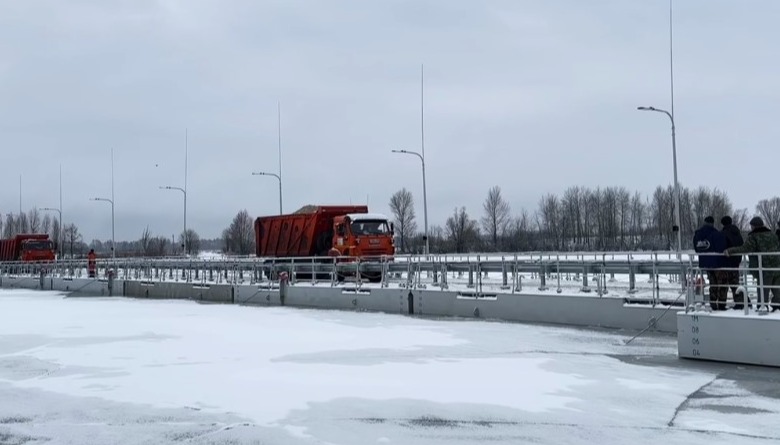 Дорожники провели испытания нового понтонного моста через Урвановское озеро в Меленковском районе