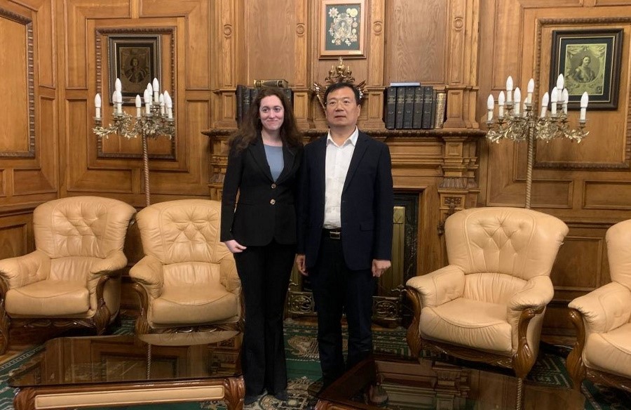 Руководитель Департамента внешних связей СПб ТПП Ирина Карпенко с главой делегации, заместителем инспектора Департамента торговли провинции Шэньси (КНР) Чжаном Усинем