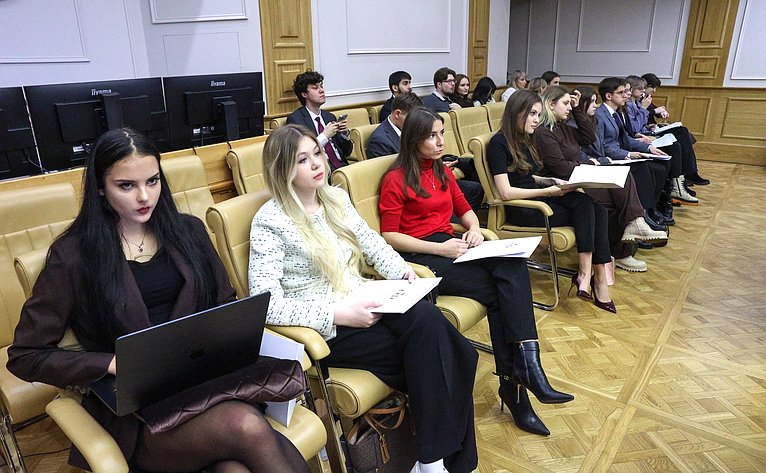 Круглый стол на тему «Особый порядок привлечения к административной ответственности судей и иных должностных лиц, выполняющих определенные государственные функции»