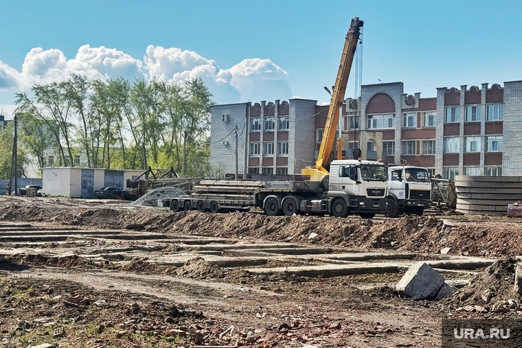 Снесенный долгострой возле Бурово-Петровского моста. Курган, снесенный долгострой