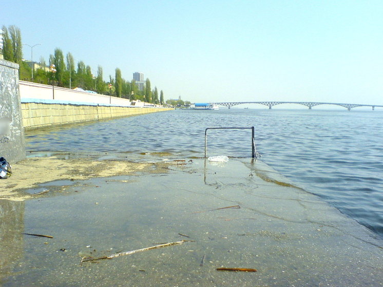 Вода в Аткарском районе освободила мост