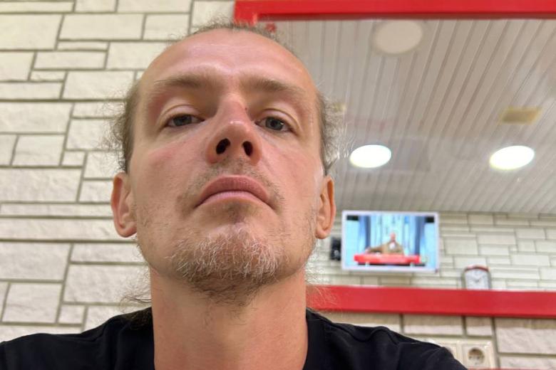 Май Абрикосов (настоящее имя — Роман Тертишный)