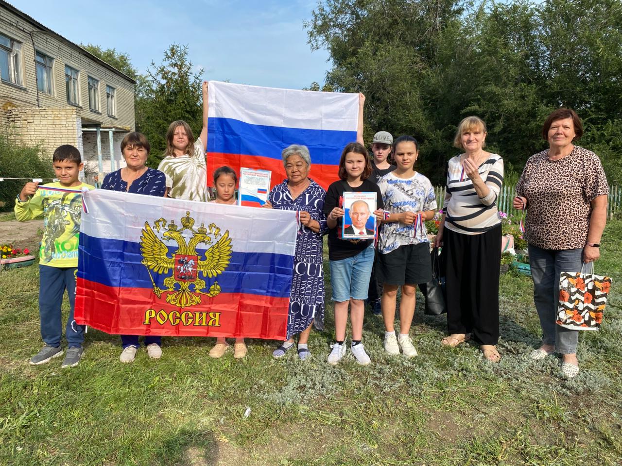 В селах Натальинского муниципального образования прошли мероприятия, посвященные Дню государственного флага Российской Федерации