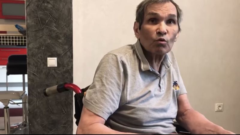Бари алибасов последние здоровье. Бари Алибасов фото 2022. Бари Алибасов в инвалидном кресле.