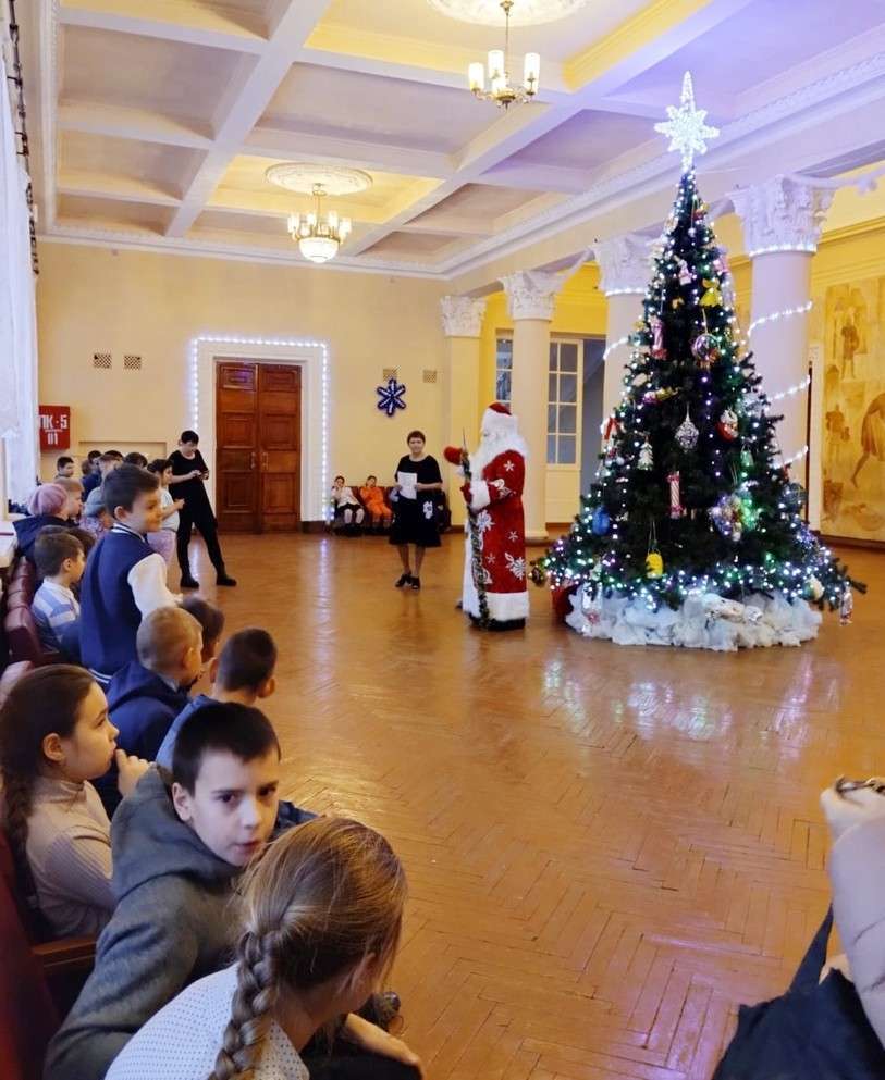 в школе прошел новогодний концерт. в школе прошел новогодний концерт. в школе прошел новогодний концерт. в школе прошел новогодний концерт. новогодний концерт в школе.