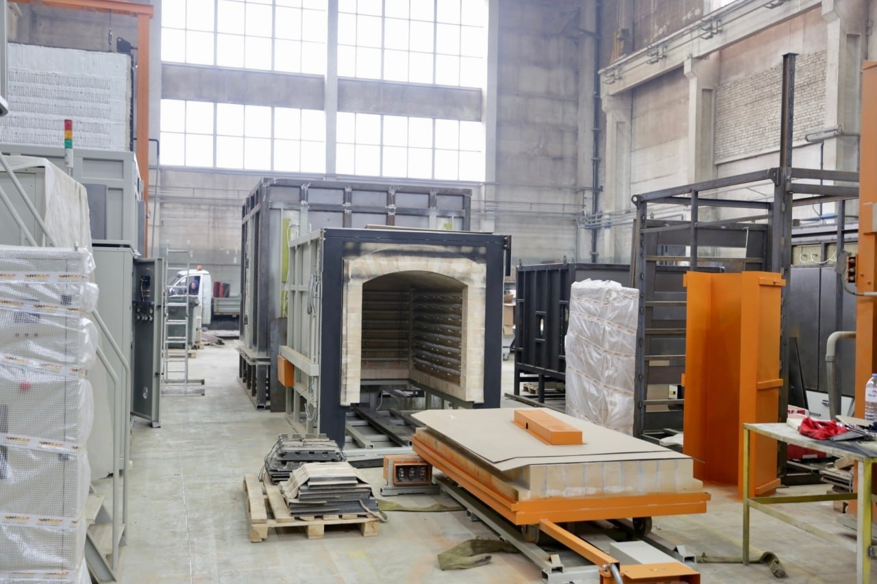 Заводы солнечногорска вакансии. Цех термической обработки кирпича оборудование. Завод юнирол солнечногорск. Завод пларус переработка пластика. Заводы солнечногорска вакансии.