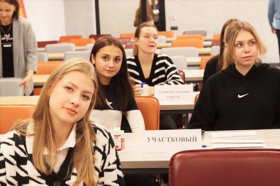 Студенты на паре. Студенты в аудитории. Учатся ли студенты 10 мая 2024. Транспорт университети. Учатся ли студенты 10 мая 2024.