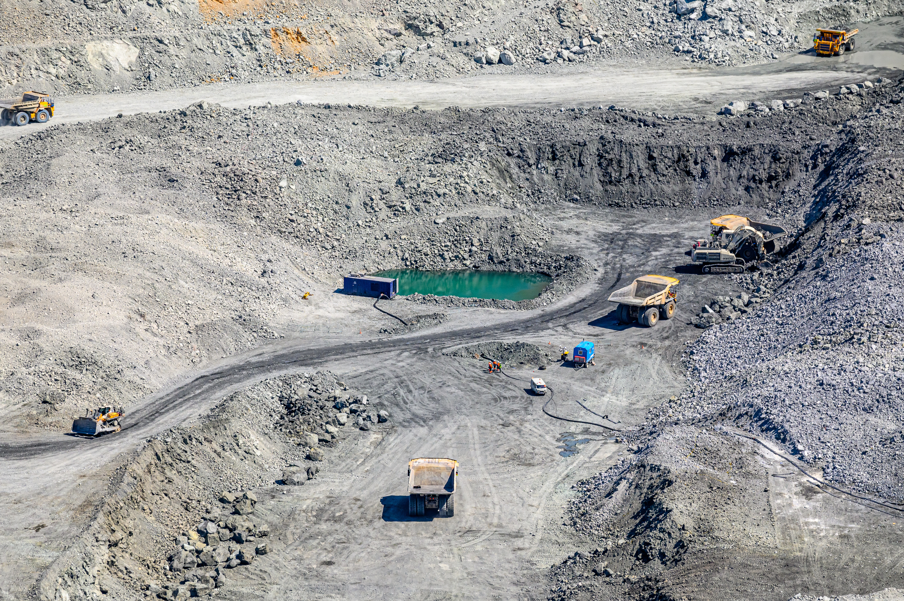 Руда звёздного серебра genshin impact карта. Путь руды. Путь руды. Михайловский гок железногорск. Карта светоносных кристаллов в разломе.