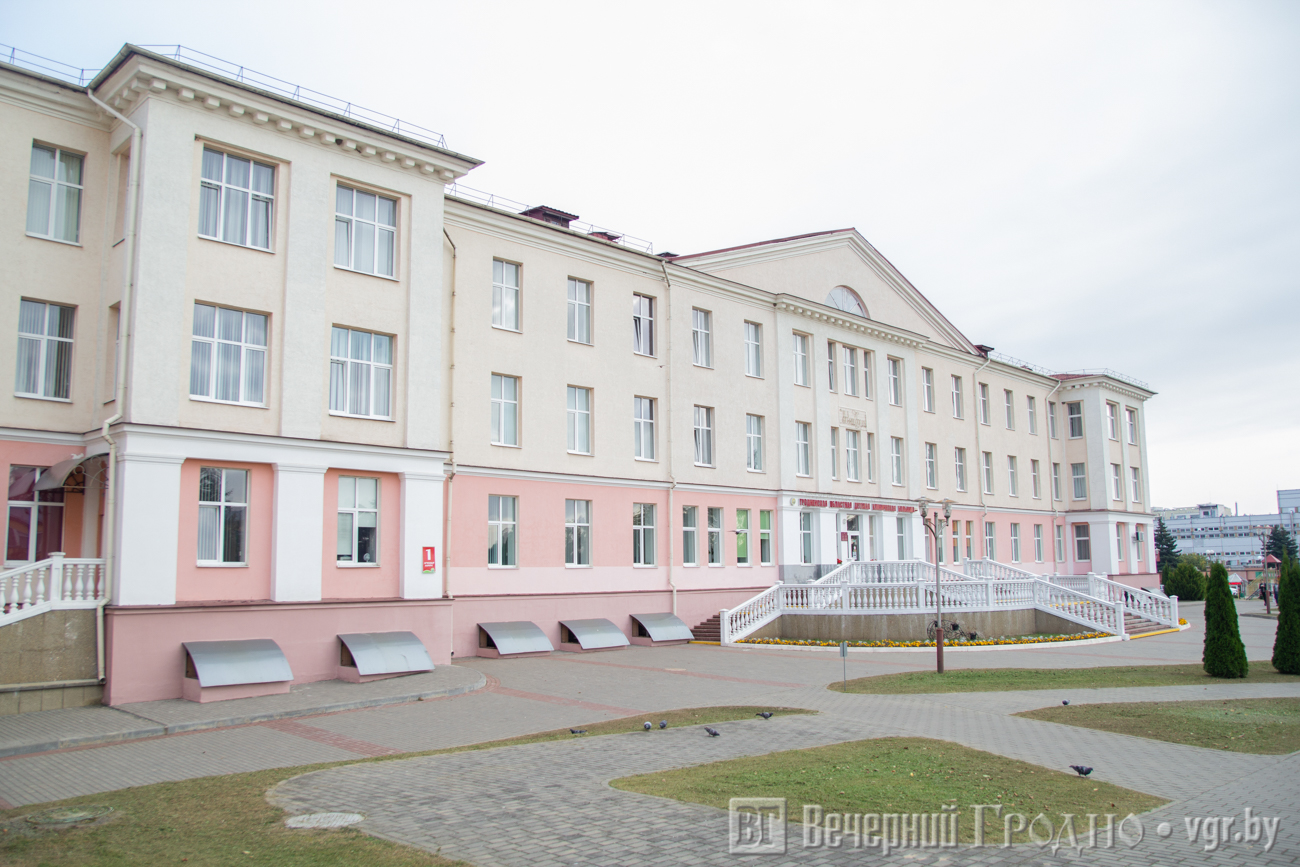 Детская поликлиника гродно. Поликлиника детская старый снимок. Детская поликлиника 1 фото.