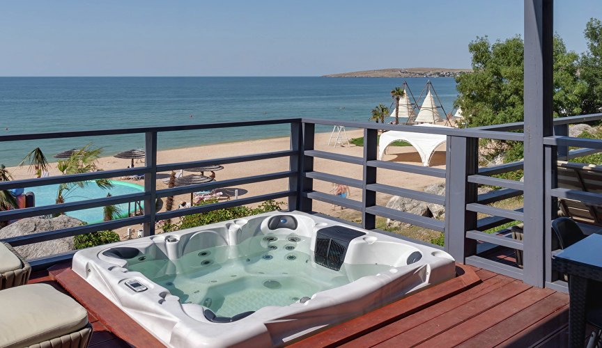 Двухкомнатный люкс с джакузи в отеле Riga Village Resort