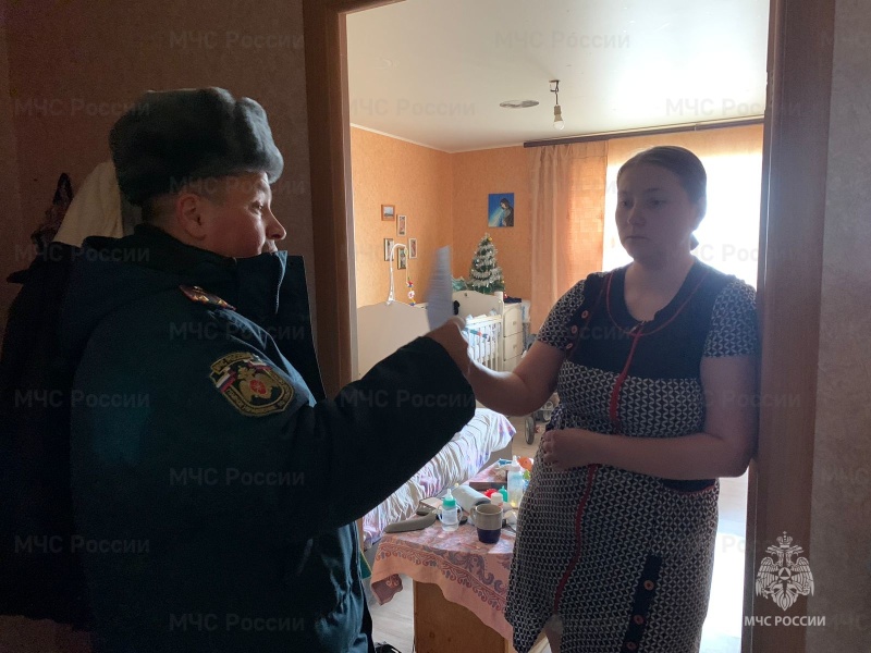 В Алексине многодетным семьям вручают пожарные извещатели
