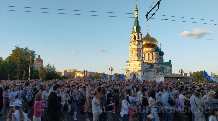 Рождение омска. Соборная площадь Омск. День города фото. С днем города. Омск днем.