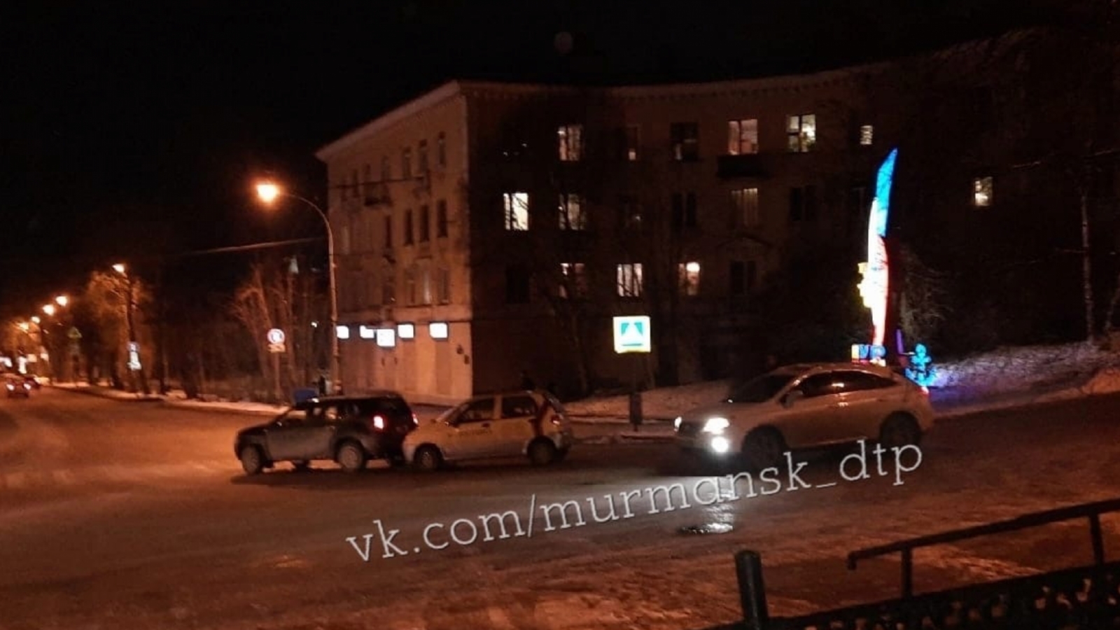 Мурманская область люди. Мурманск в ноябре фото. В мурманске никогда не темнеет. Мурманск какой дом строят на улице бредова и где. Мурманск 2022.