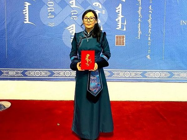 Преподаватель монгольской письменности и каллиграфии из Бурятии — в числе лучших в Монголии